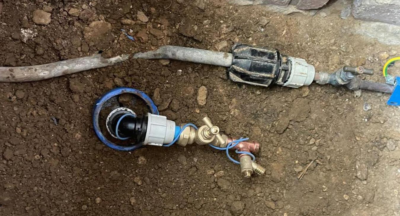 Supply Divide, Dursley